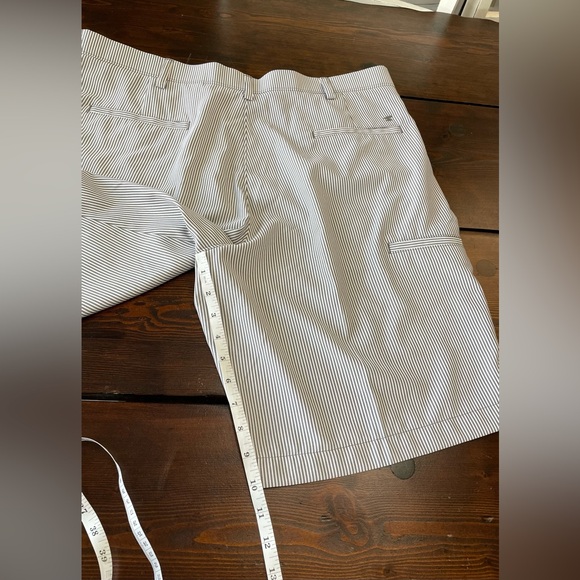 Men’s lightweight golf shorts, gray/white striped, with pockets. Size 38. EUC! - Picture 8 of 11